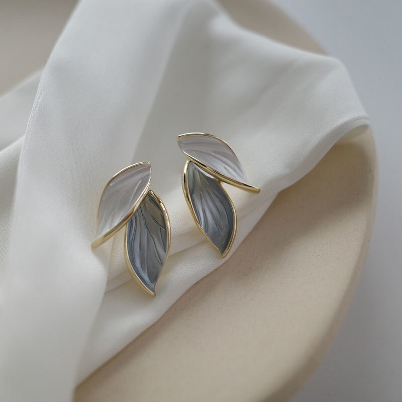 Skhek 2023 New Arrival Metal Trendy Summer Fresh Lovely Sweet Grey Leaf Dangle Earrings For Women Fashion Metal Jewelry