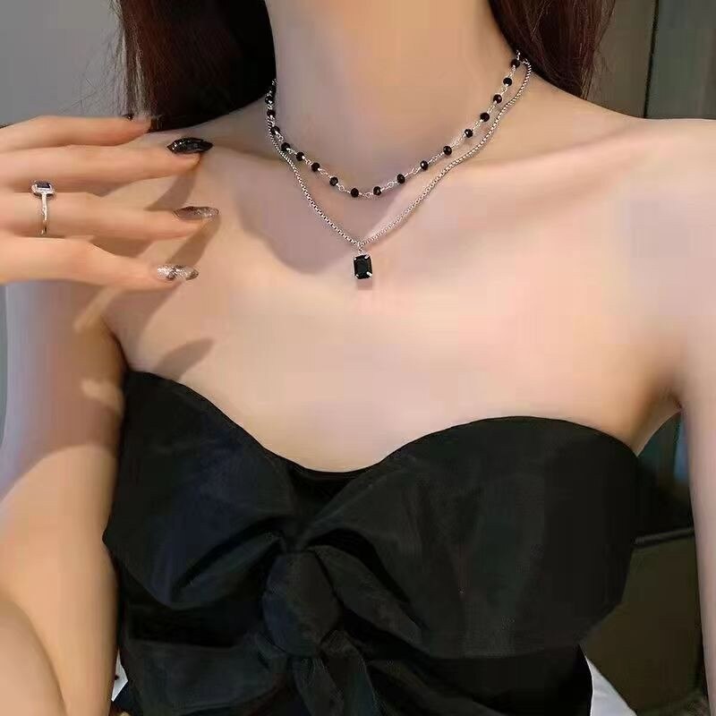 Skhek 2023 New Fashion Luxury Black Crystal Glass Bead Chain Choker Necklace For Women Flower Lariat Lock Collar Necklace Gifts
