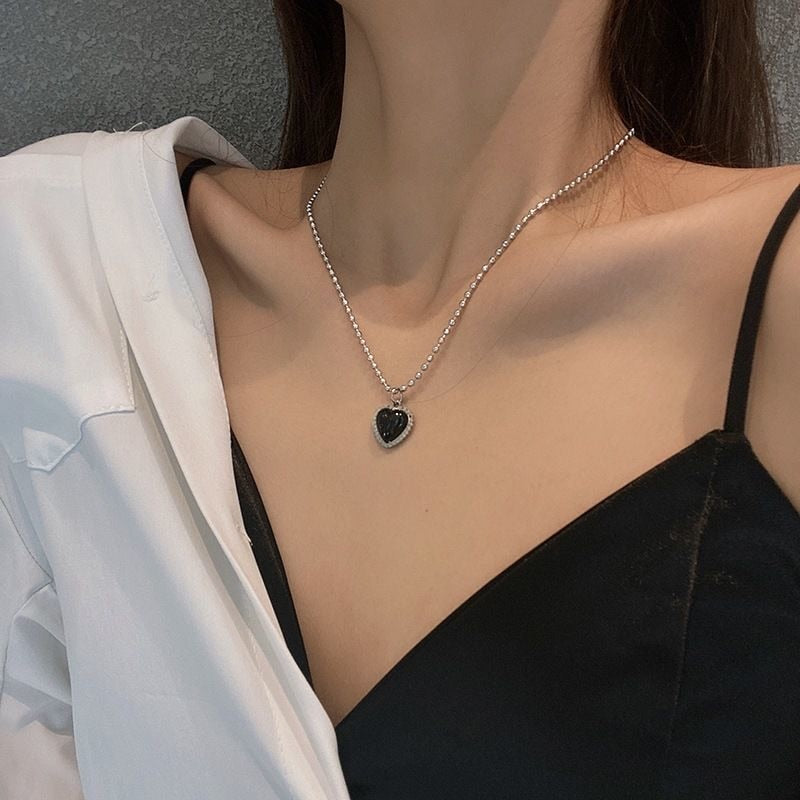 Skhek Vintage Love Heart Pendant Necklace for Women Trend Aesthetic Gold Color Metal Chain Collar Choker Party Jewelry Birthday Gifts