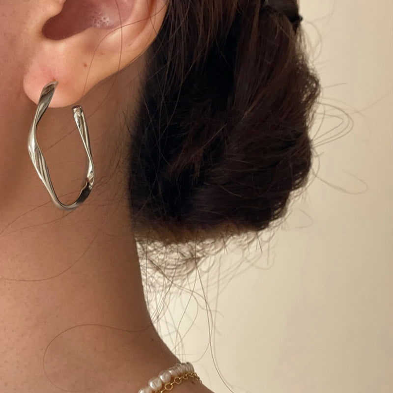 Skhek Prevent Allergy Stud Earrings for Women Vintage Elegant Gold Plated Twisted C Shape Bride Jewelry