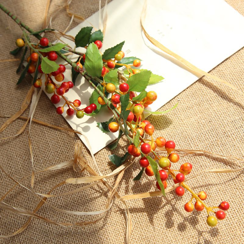 Christmas Gift Artificial Pine Branch Red Fruit Artificial Berry for Christmas Decoration Fake Flower Home Party Decor Flower Arrangement