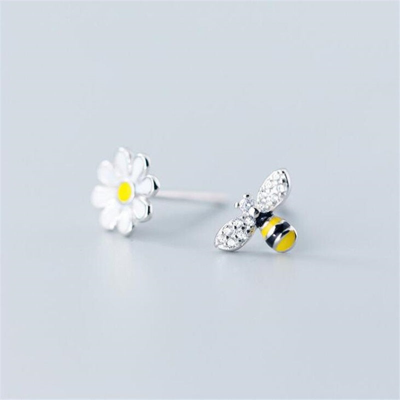 Christmas Gift New Fashion Creative Flower Sweet Bee Daisy Asymmetric 925 Sterling Silver Jewelry Beautiful Diamond Stud Earrings E119