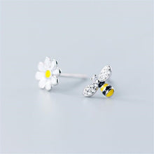 Load image into Gallery viewer, Christmas Gift New Fashion Creative Flower Sweet Bee Daisy Asymmetric 925 Sterling Silver Jewelry Beautiful Diamond Stud Earrings E119
