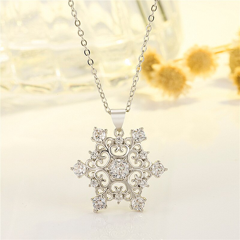 Christmas Gift New Elegant Blue Rhinestone Snowflake Pendant Necklace for Women Fashion Crystal Zircon Clavicle Chain Christmas Jewelry Gifts