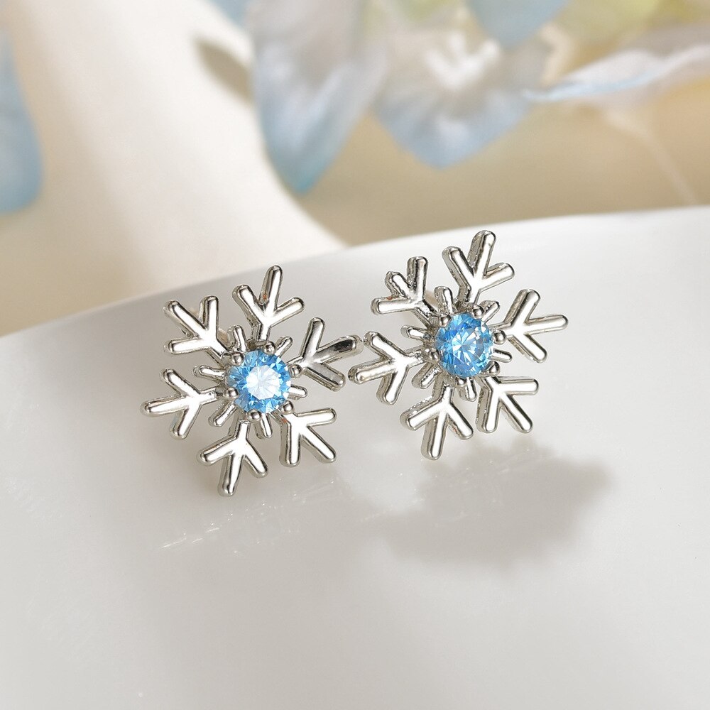Christmas Gift Korea Exquisite Zirconia Snowflake Stud Earrings for Women Shining Crystal Flower Earrings Girls New Trend Wedding Party Jewelry