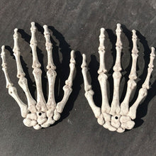 Load image into Gallery viewer, SKHEK Halloween Scary Props Plastic Skeleton Hands Realistic Life Size Plastic Fake Human Hand Bone For Haunted House Decorations