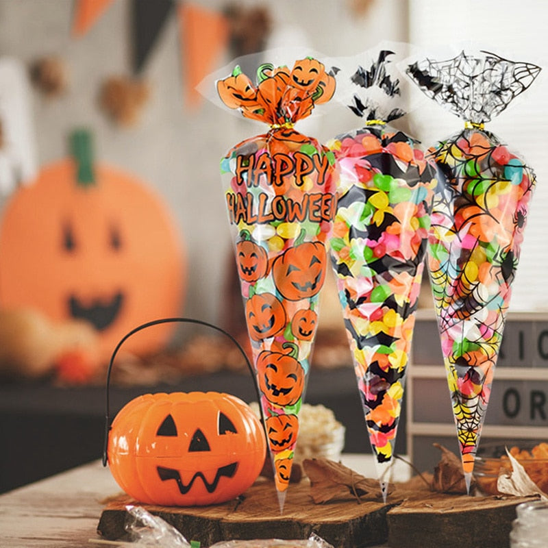 SKHEK Halloween 100Pcs Halloween Cone Bag Pumpkin Bat Spider Triangle-Shape Candy Bags Halloween Gift Favors Package Treat Or Trick Candy Pocket