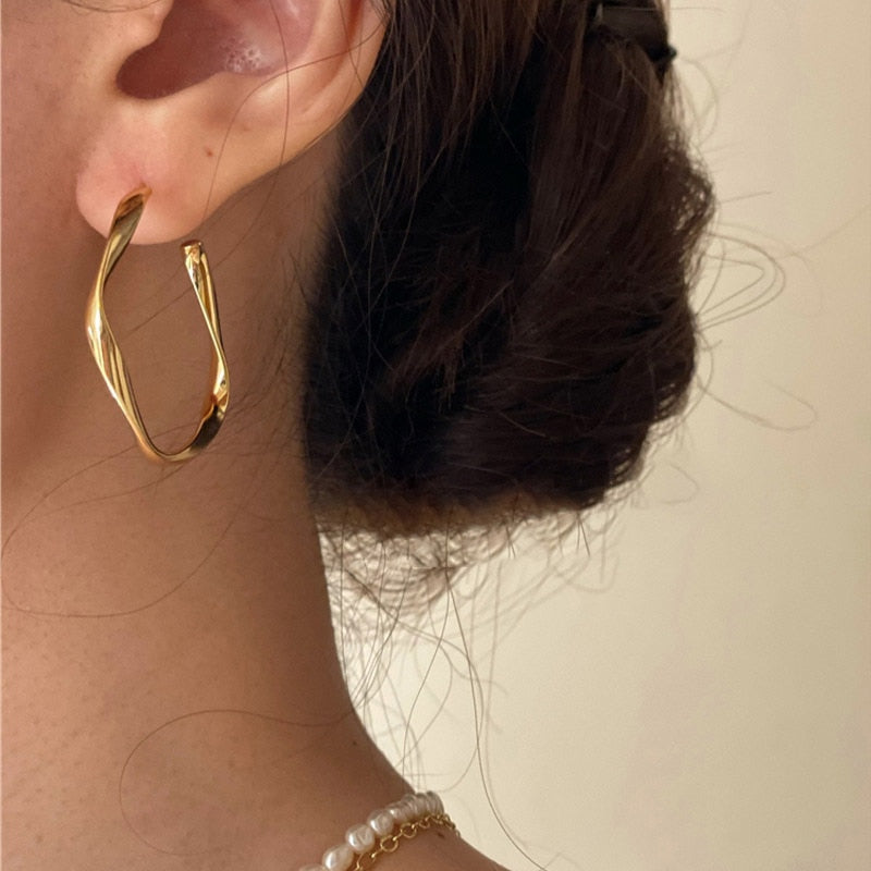 Skhek Prevent Allergy Stud Earrings for Women Vintage Elegant Gold Plated Twisted C Shape Bride Jewelry