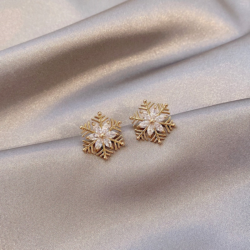 Christmas Gift 2021 New Lovely Snowflake Charm Earring For Women Christmas Gift Fashion Crystal Zircon Stud Earrings Girls New Year Jewelry