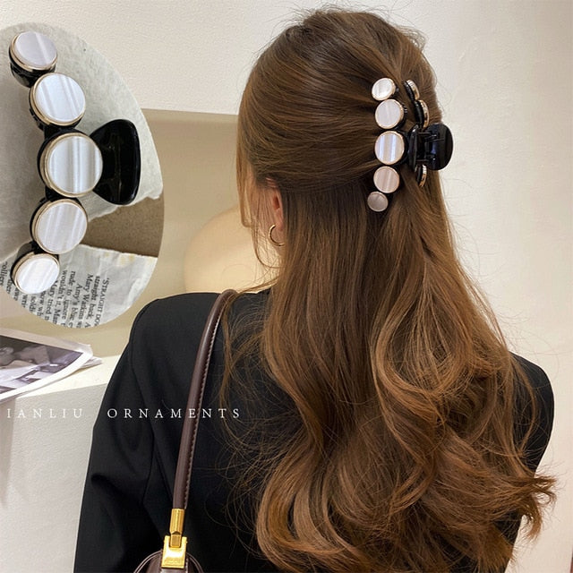 HUANZHI 2021 New Hyperbole Big Pearls Acrylic Hair Claw Clips Big Size Makeup Hair Styling Barrettes for Women Hair Accessories