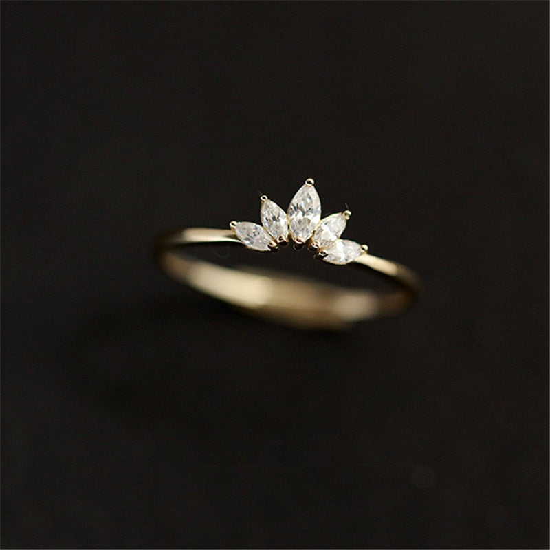 Skhek Pavé Crystal Plating 14k Gold Simple Crown Ring Women Fashion Temperament Wedding Jewelry Accessories