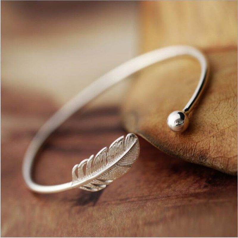 Christmas Gift New Fashion 925 Sterling Silver Jewelry Not Allergic High-quality Female Simple Feather Small Ball Open Bracelets   SL009