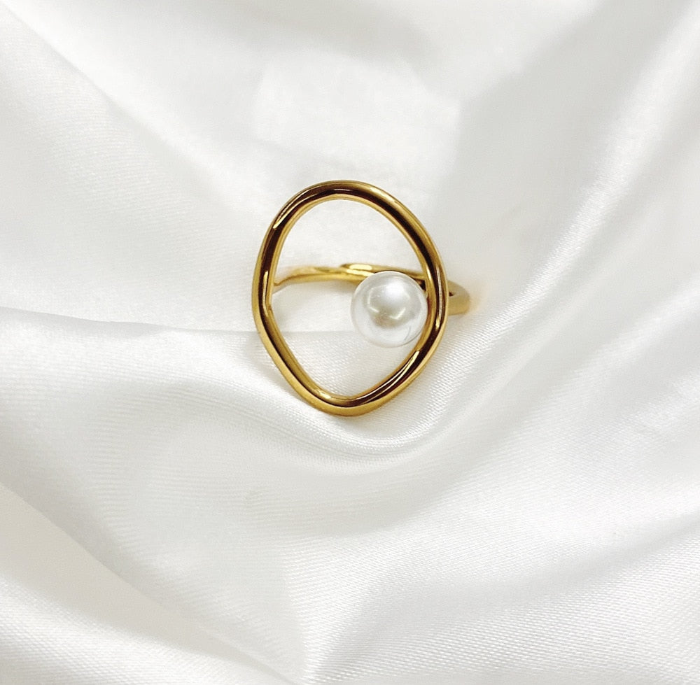 Luxury Retro Temperament Personality Design Sense Pearl Index Finger Ring Woman Jewelry Anniversary Gift Accessories