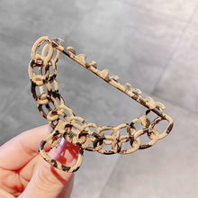 Load image into Gallery viewer, Ruoshui Woman Metal Hair Claws Hair Accessories Chic Barrettes Hairclips Hairpins Ladies Hairgrip Headwear Girls Ornaments Crab