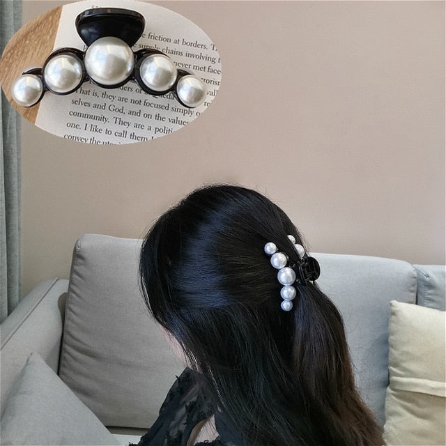 HUANZHI 2021 New Hyperbole Big Pearls Acrylic Hair Claw Clips Big Size Makeup Hair Styling Barrettes for Women Hair Accessories