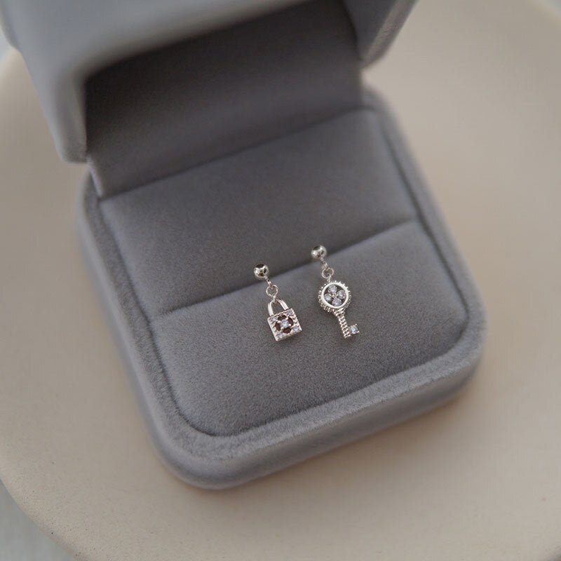 Christmas Gift HI MAN S925 Sterling Silver Asymmetric Crystal Lock Key Stud Earrings Women Elegant Girlfriends Friendship Jewelry