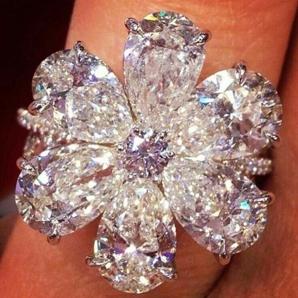 Skhek Fashion Elegant White Crystal Flower Women Ring Jewelry Accessories Luxury Zircon Engagement Ring Party Gift