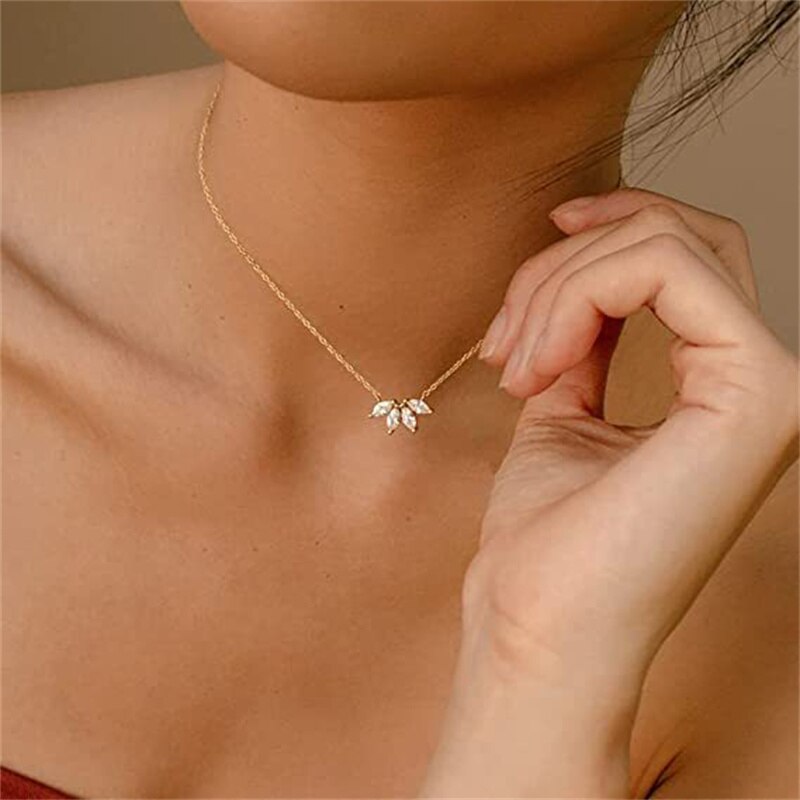 Skhek Romantic Simple Leaf-shaped Necklaces Exquisite Crystal Zircon Pendant Gold Color Clavicle Chain Women's Wedding Jewelry