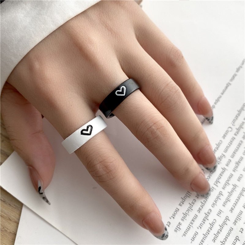 Skhek Retro Couple Butterfly Rings For Women Girls Fashion Black White Rings Set Heart Rings Lovers Party Anniversary Jewelry Gifts