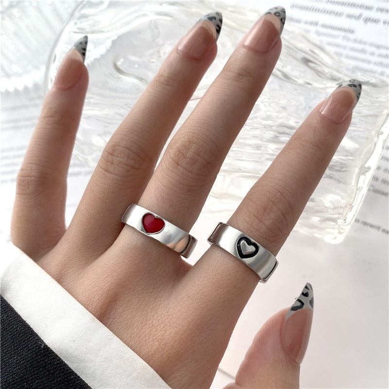 Skhek 2023 New Rings Individuality Baroque Vintage Hit Colour Love Heart Metal Gothic Rings For Women Girls Party Jewelry Accessories