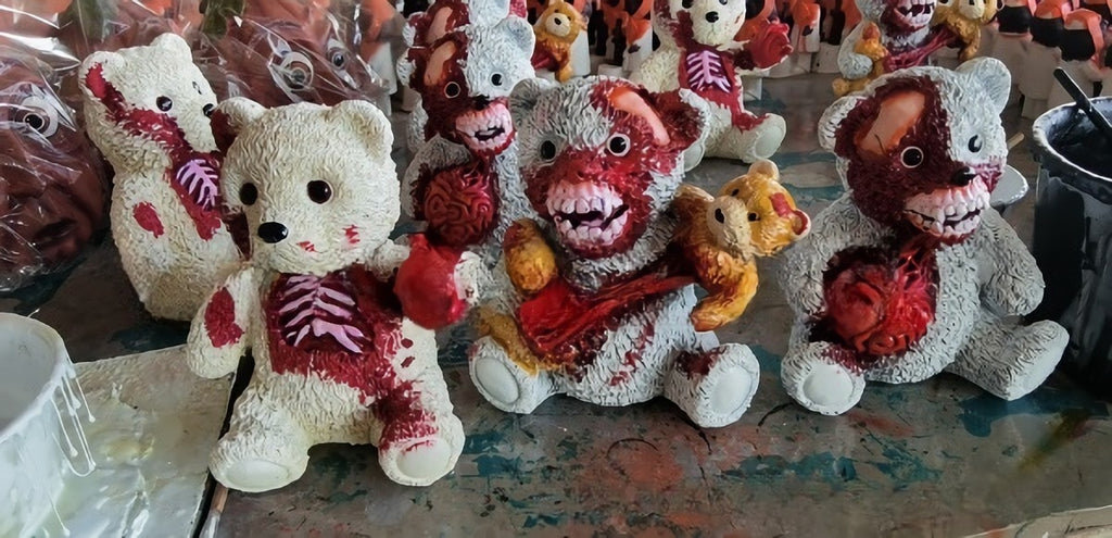 SKHEK 2022 Halloween Decoration Bloody Teddy Bear Horror Theme Doll Resin Decoration Craft Resin Ornament For Home Room Decor