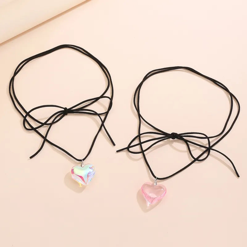 Retro Simple Style Heart Shape Mixed Materials Women's Pendant Necklace