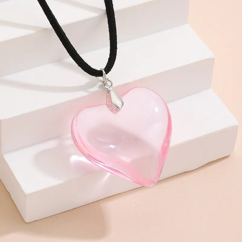Retro Simple Style Heart Shape Mixed Materials Women's Pendant Necklace